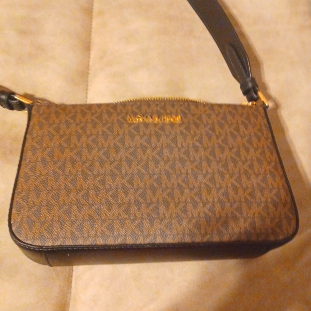 Nwot Michael Kors purse with many wallet and compact case